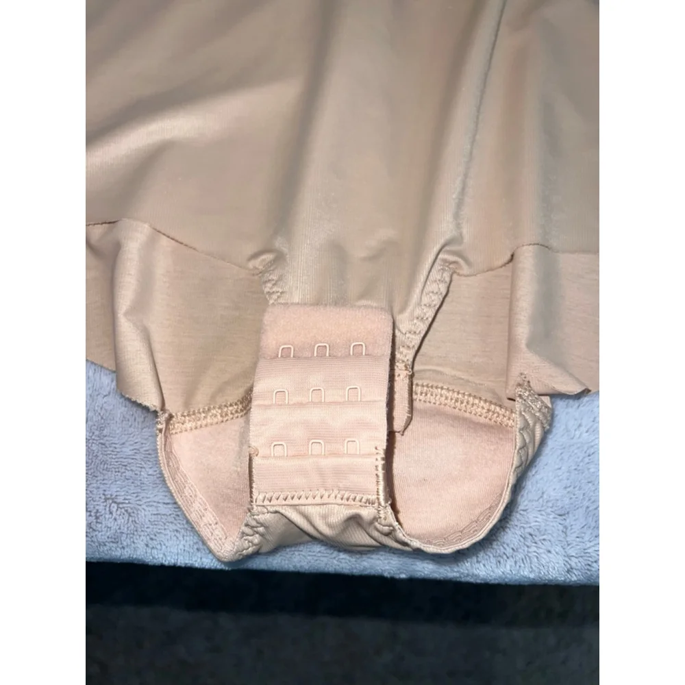 Women's Assets by Spanx Nude Beige Bodysuit L - Picture 4 of 10